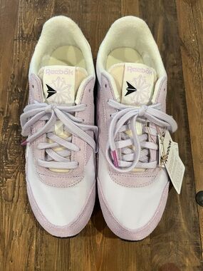 Reebok Women’s Lavender and White Low-Top Sneakers